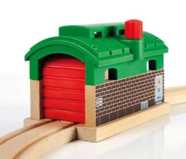 BRIO Train Depot for ages 3 and Wooden Toy Track Gift 33574, up. [Toy, Train, Set, Scenery, (Birthday/Christmas)]