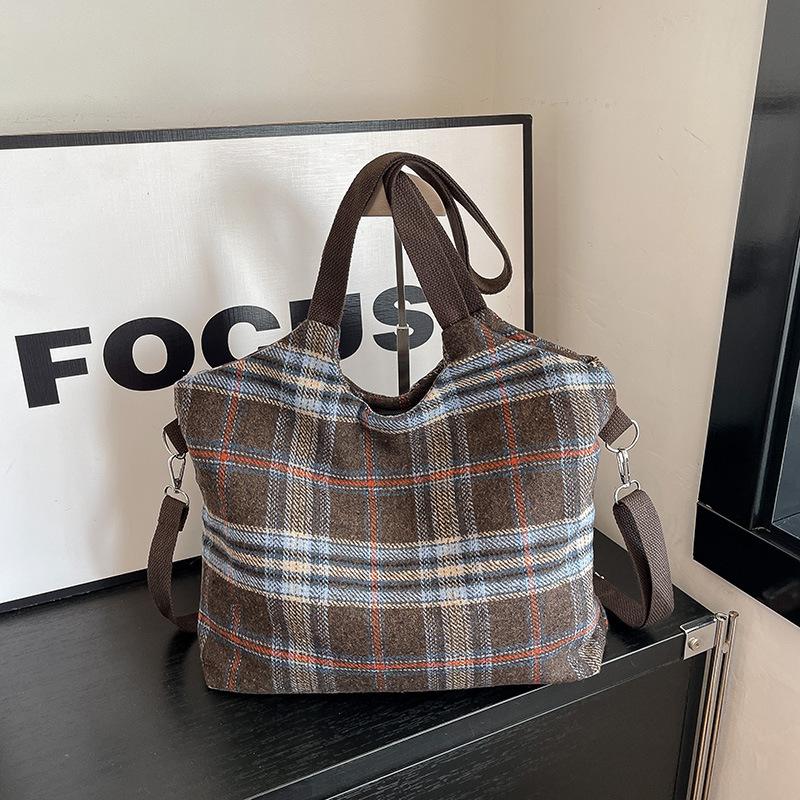 

Large-capacity bag fashionable casual texture retro shoulder crossbody bag 2025 autumn new women s tote bag синій