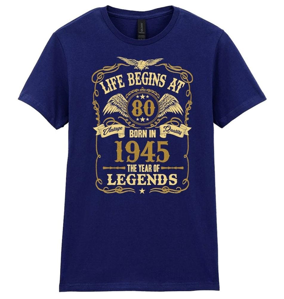 

Жизнь начинается в 80 Женская футболка на 80-летие РОЖДЕНА 1945 Женский подарок День матери 4XL