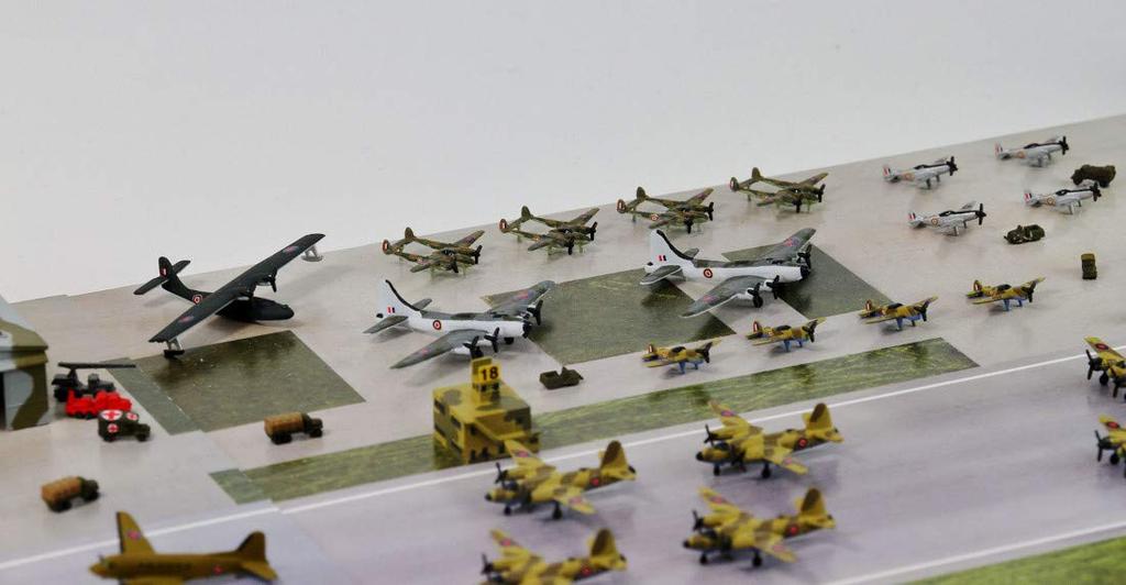 Pit Road SPS Series World War II Royal Air Force Base Airfield Scene Paper Base x 180 2 Plastic Model Kit SPS10 1/700 (280 mm, Sheets)