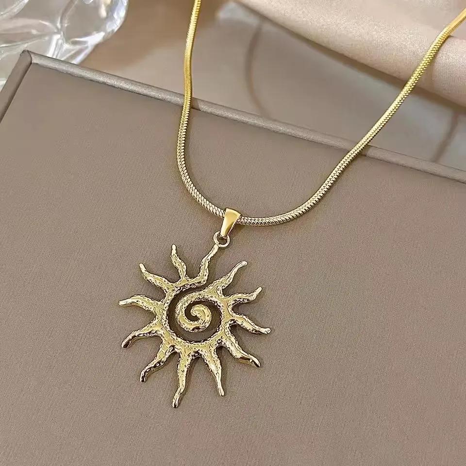 Vintage Chic Sun Shaped Pendant Stainless Steel Necklace Statement Golden Fashion Jewlery Accessories Women Men Couple Gift