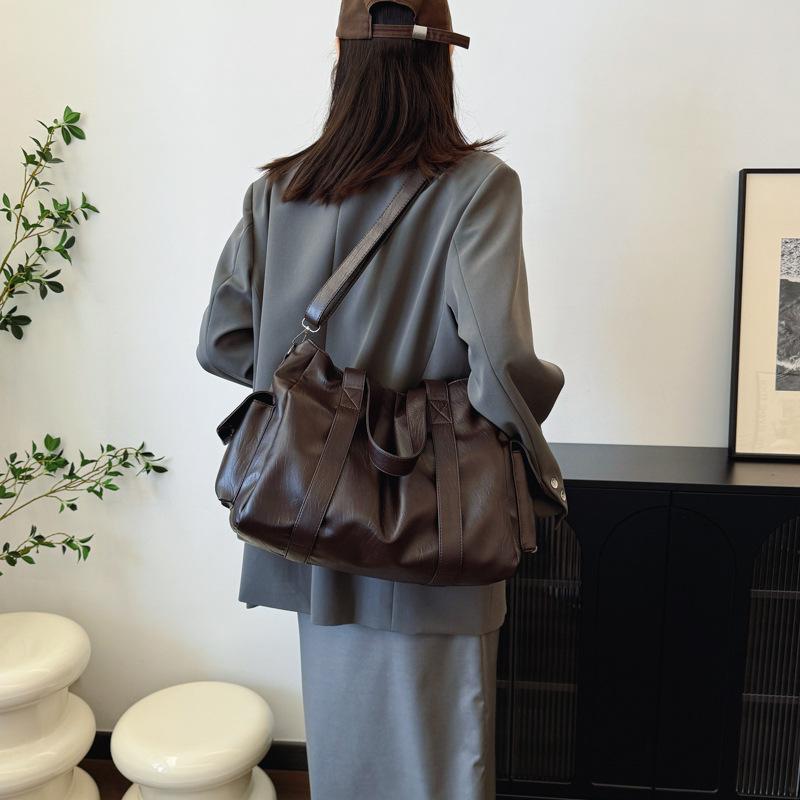 Large Capacity Tote Bag 2025 New Casual Versatile Foreign Style Shoulder Messenger Bag Simple Retro Women's Bag