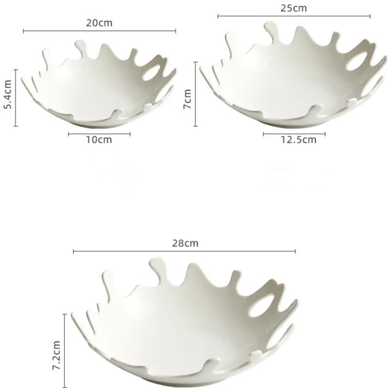 Kreatives weißes unregelmäßiges Keramikgeschirr, Salate, Desserts, Früchte, Koralle, Familiengerichte, Restaurantteller, Küchenutensilien