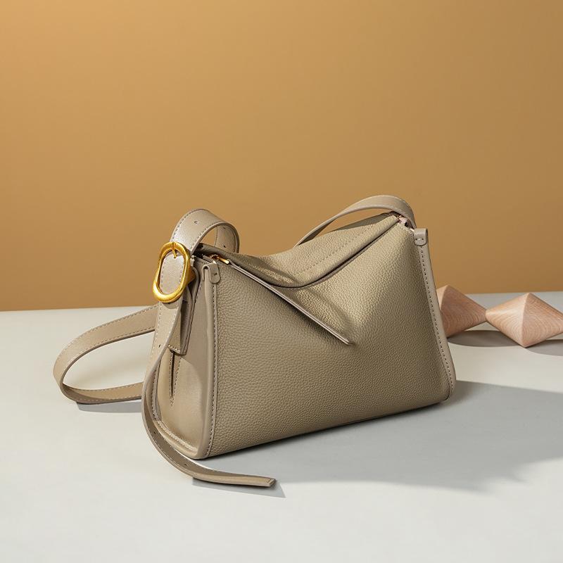 Hot Selling New Leather High-end Pillow Bag, Versatile for Women's Commuting, Top Layer Cowhide Large Capacity Single Shoulder Crossbody Bag