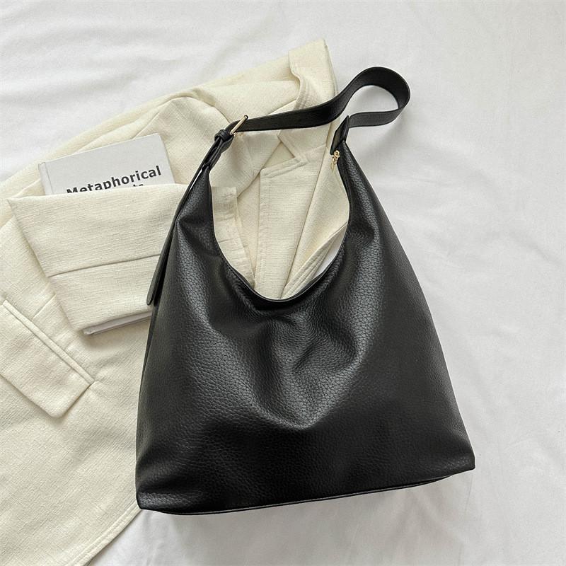 Minimalist Pu Shoulder Bag With Soft Structure And Spacious Interior For Daily Commuting