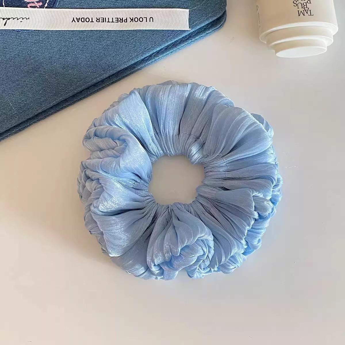 

Vertical Pleated Metallic Luster Headwear Bold Glossy Ribbed Hair Ties High Elasticity Voluminous Bun Holders For Modern Styling синій