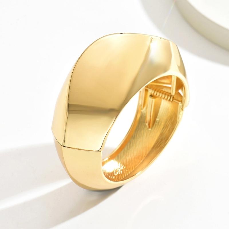 Minimalist Alloy Bracelet for Women Elegant Design Wristband Accessory Perfect for Any Occasion and Enhancing Style