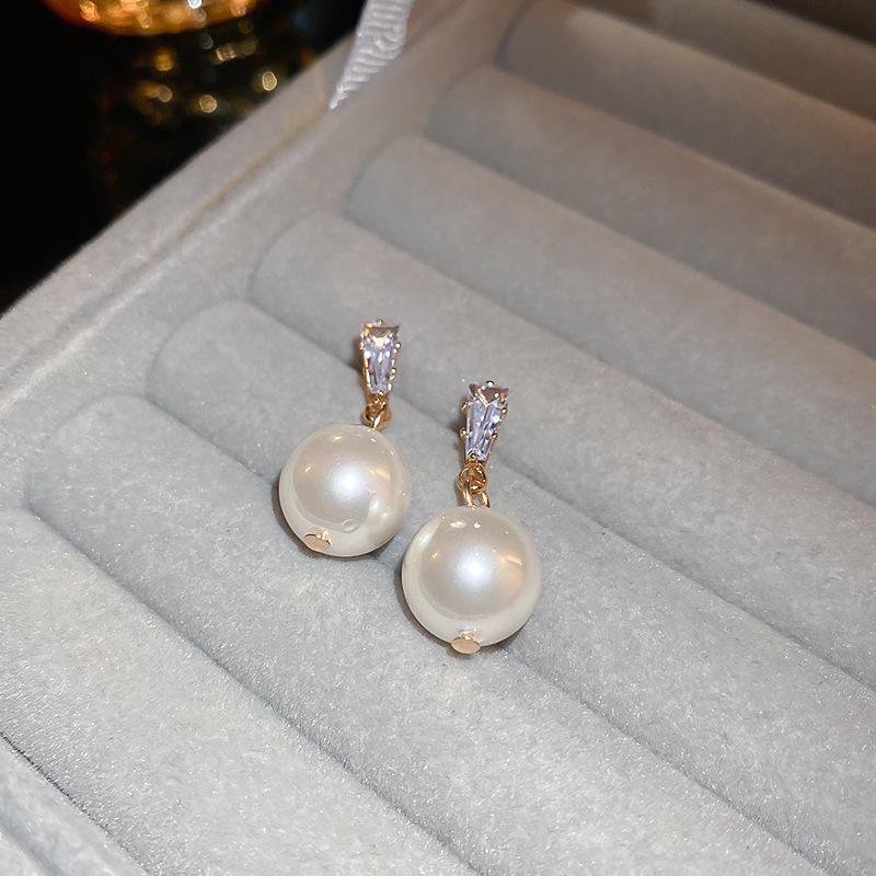 Boucles d'oreilles puces fleur perle rétro françaises haut de gamme - Élégantes, polyvalentes et à la mode pour femmes