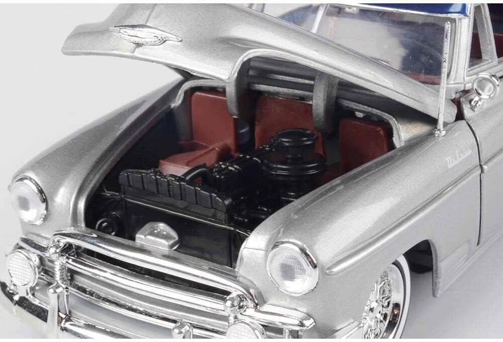 MOTORMAX 1/24 Scale American Bel Air Diecast Model Car, 1950 (Silver/Blue) [Parallel Import]