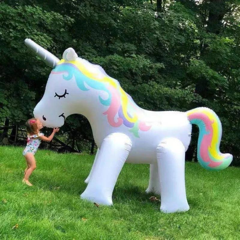 Piscina Gonfiabile Gigante Unicorno Estiva Giocattolo Spruzza Acqua Galleggiante Nuoto In Piedi Fontana Esterna Festa in Spiaggia Decorazioni Accessori