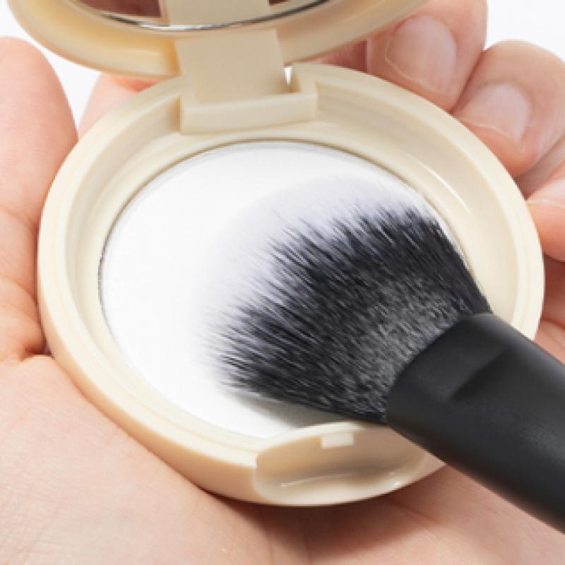 Daiso Me Factory Oil Soak Finish Powder Pact  White  5 G