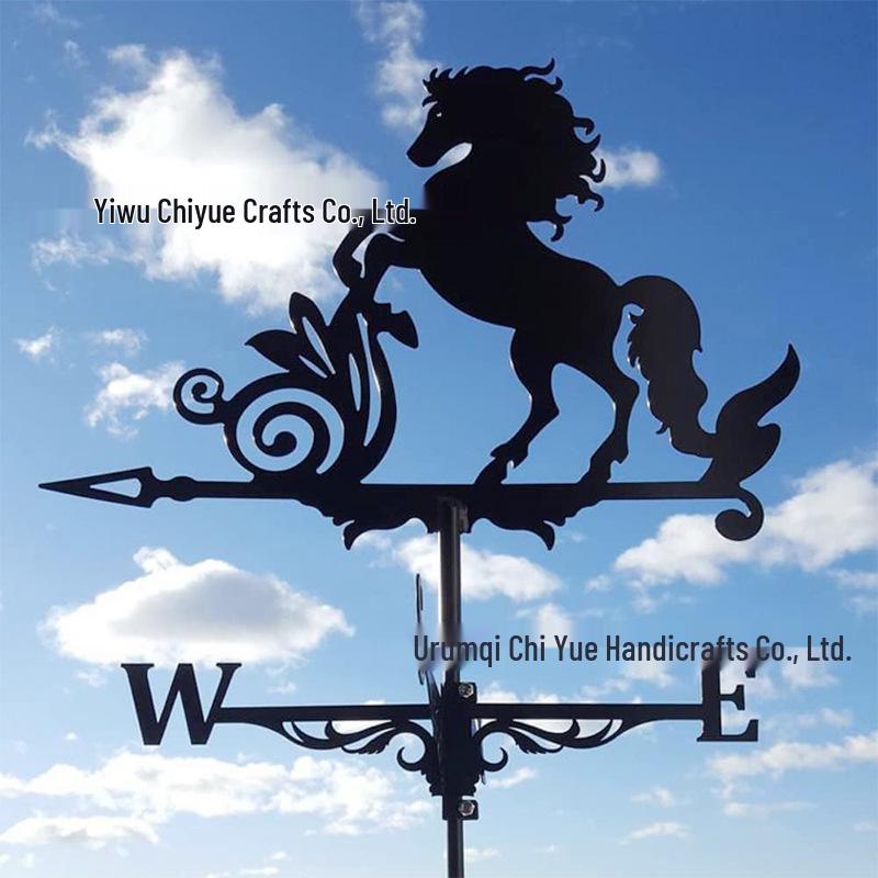 Weather Vane Ornament: Outdoor Wrought Iron Spray-Painted Roof Decoration Metal Craft