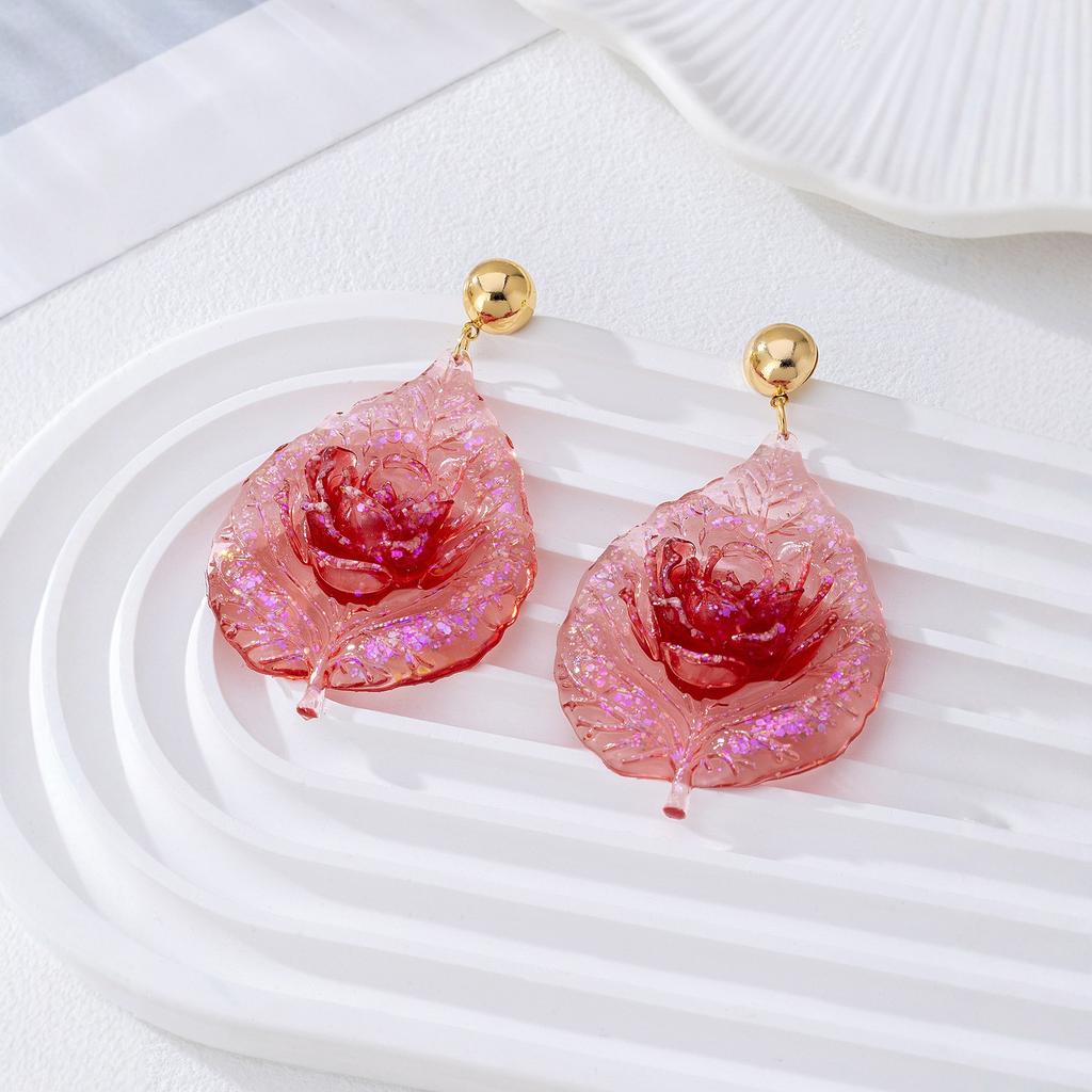 Cercei lungi la modă pentru bijuterii de damă