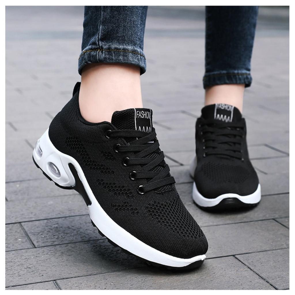 Damenschuhe mit weichen Sohlen, die die Füße nicht ermüden. Sommerliche Freizeitschuhe mit dicker Sohle, Übergröße, luftgepolsterte Sportschuhe