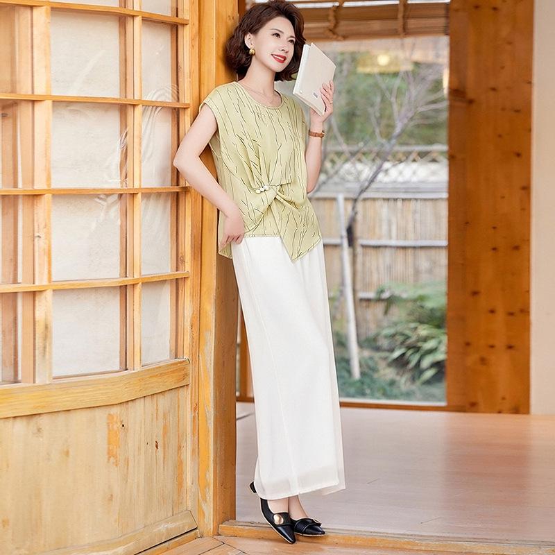 

Chic Summer Set 2026: Stylish Striped Chiffon Blouse & Pants for Middle-aged and Elderly Women 5XL (145-160 jin)