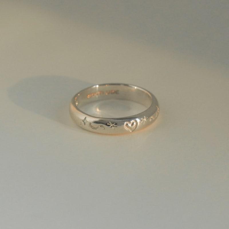 

POSTLUDE [SILVER HEART SCAPE ENG RING 13