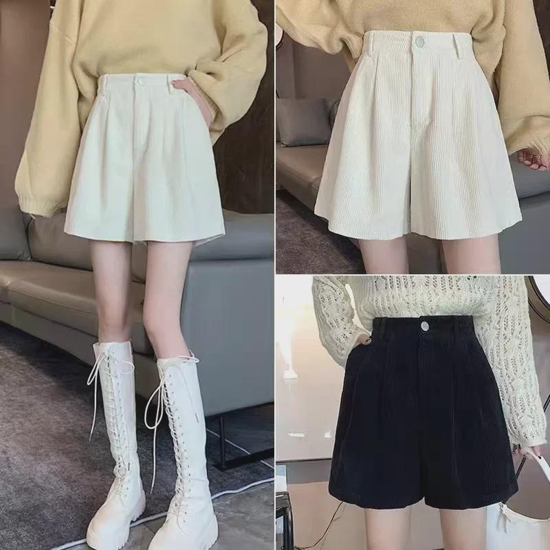 Short large en velours côtelé pour femme, coupe trapèze, automne/hiver 2023: Coupe ample, idéale avec des bottes, tenue décontractée.