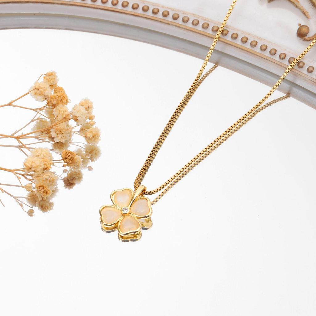 Non-Fading Titanium Steel Women's Necklace: Versatile and Elegant Internet Celebrity Chain with Simple Copper Pendant