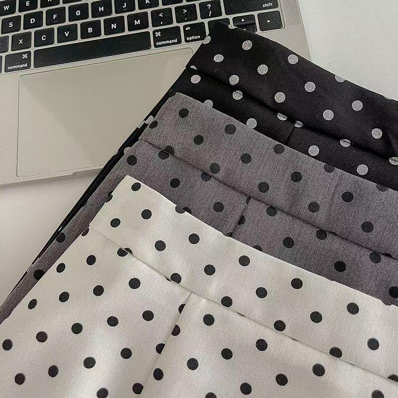 Modă Toamnă 2024 Fustă Midi A-line Albă cu Buline, cu Talie Înaltă și Tiv în Trepte