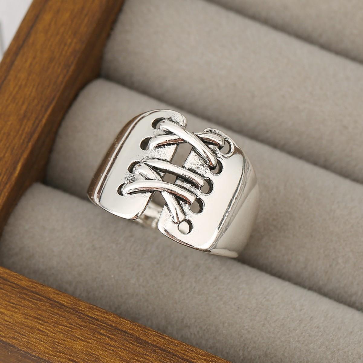 

Модні каблучки для жіночих прикрас срібний