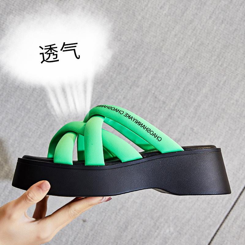

2025 summer new women s slippers women s outer wear cross platform beach sandals casual fairy style flat women s shoes 35 зелёный