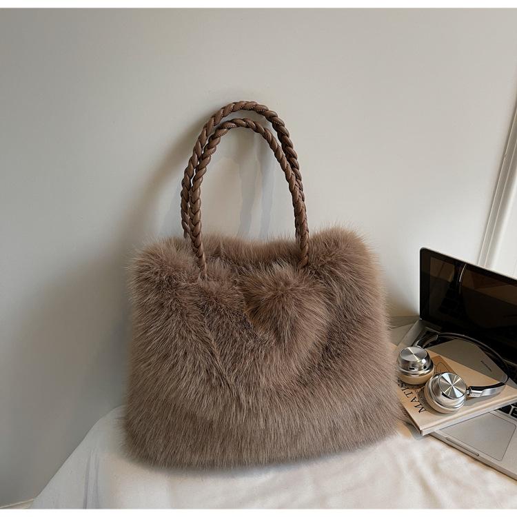 

Large capacity plush commuter tote bag women s 2025 autumn new casual simple foreign style shoulder armpit bag