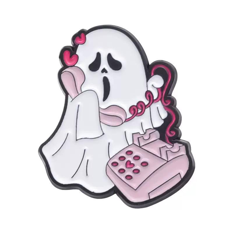 Halloween Ghost Brooch: Fun Cartoon Decorative Badge for Clothes & Backpacks