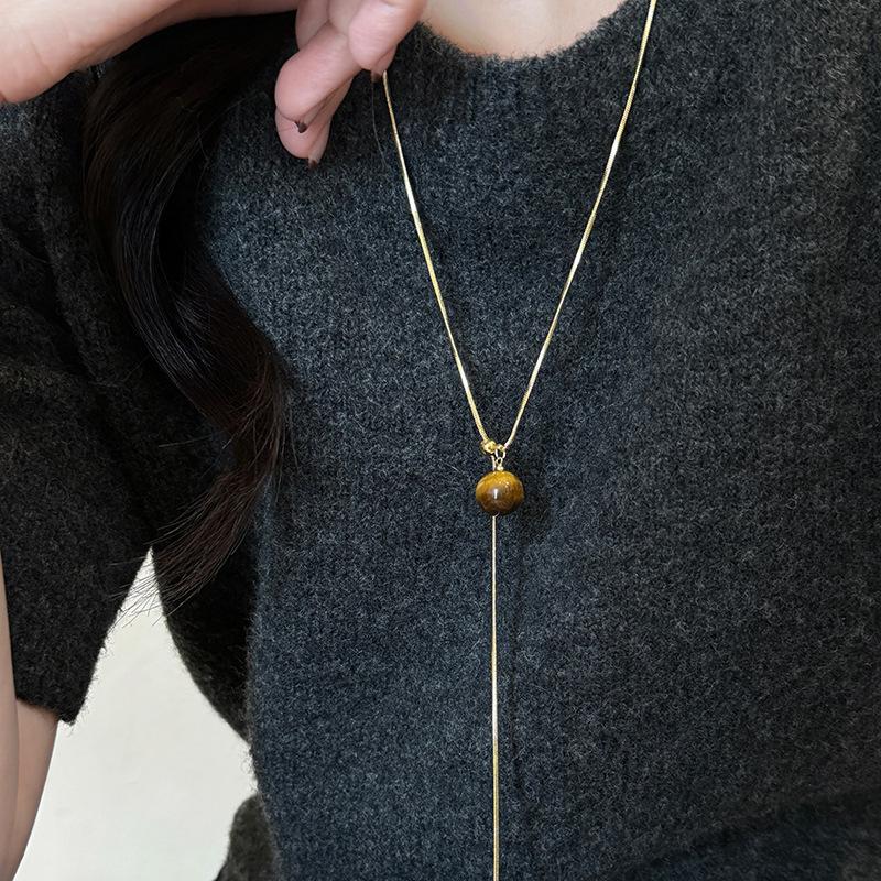 French Casual Wind Titanium Steel Triangle Necklace Light Luxury High Sense Simple Sweater Chain Trend Item Decoration Niche