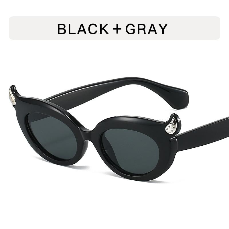 New Stylish Women's Sunglasses Fashion Model Show UV Protection Sunglass for Men Travelling Hiking Sun Glasses Women