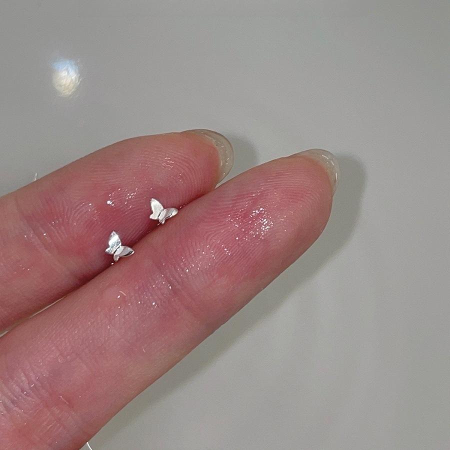 

Korean version of zircon butterfly stud earrings, versatile personality, earbone stud, simple ear jewelry