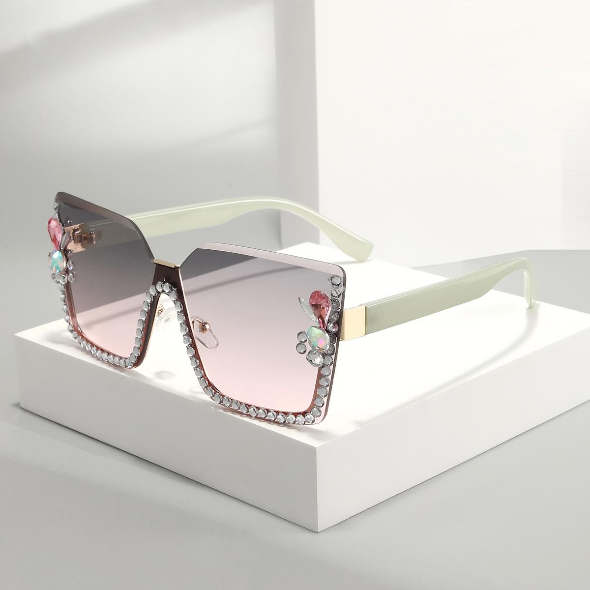 

1 пара повседневных женских модных солнцезащитных очков с крупной оправой, с обрезанным краем, квадратных, инкрустированных бриллиантами, для уличной фотографии