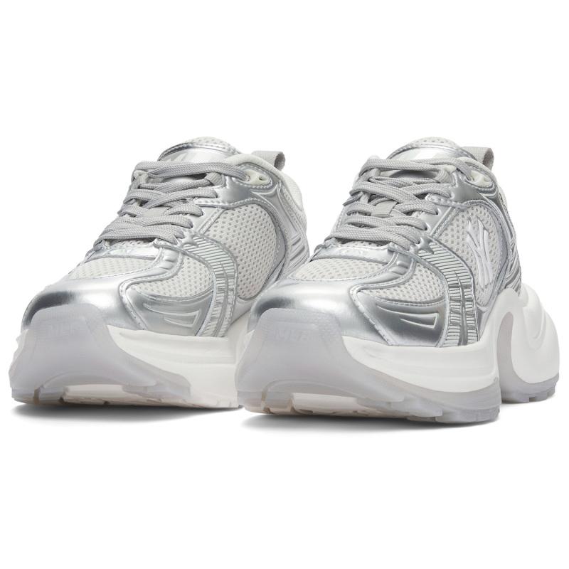 MLB New York Yankees Slip Resistant And Breathable Low Top Casual Shoes Women's Silver Sneakers 3ASHW045N-50SIS