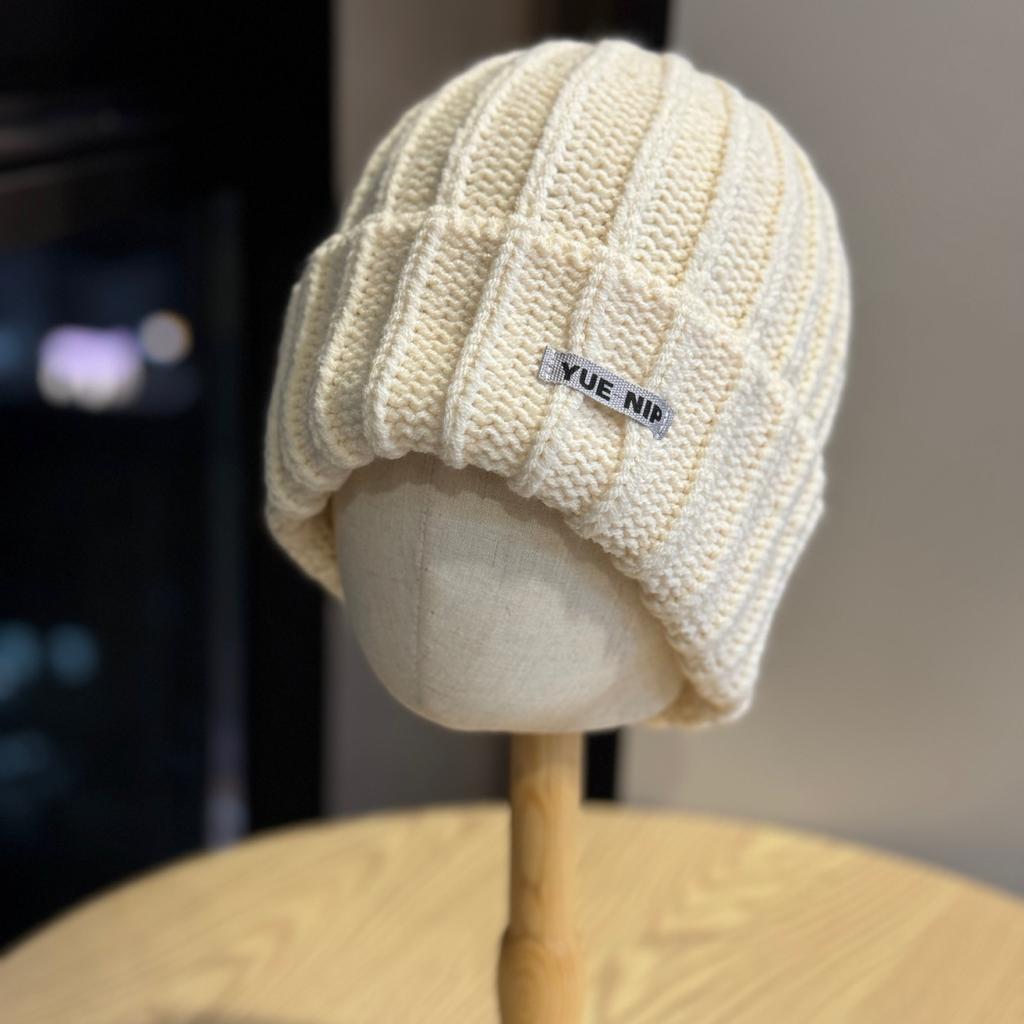 Wollmütze im koreanischen Stil für Männer und Frauen für Herbst und Winter Neuer warmer Stil Kleines Gesicht Ohrenschutz Vielseitige Dopamin-Farbe Patch Strickmütze