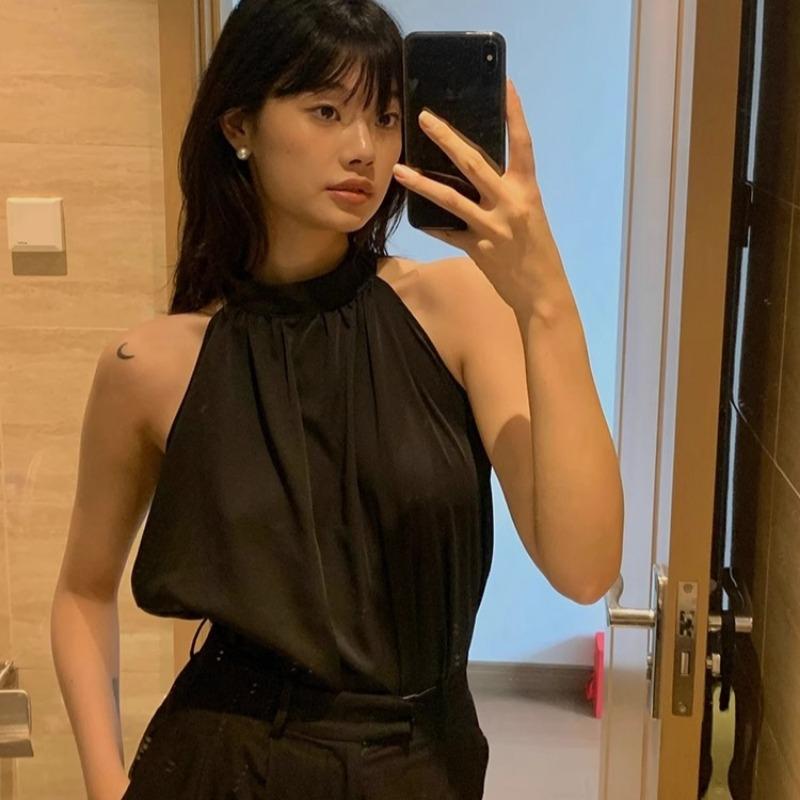 Spring and Summer Women's New Sleeveless Neck Fashion Round Neck Pleated Top