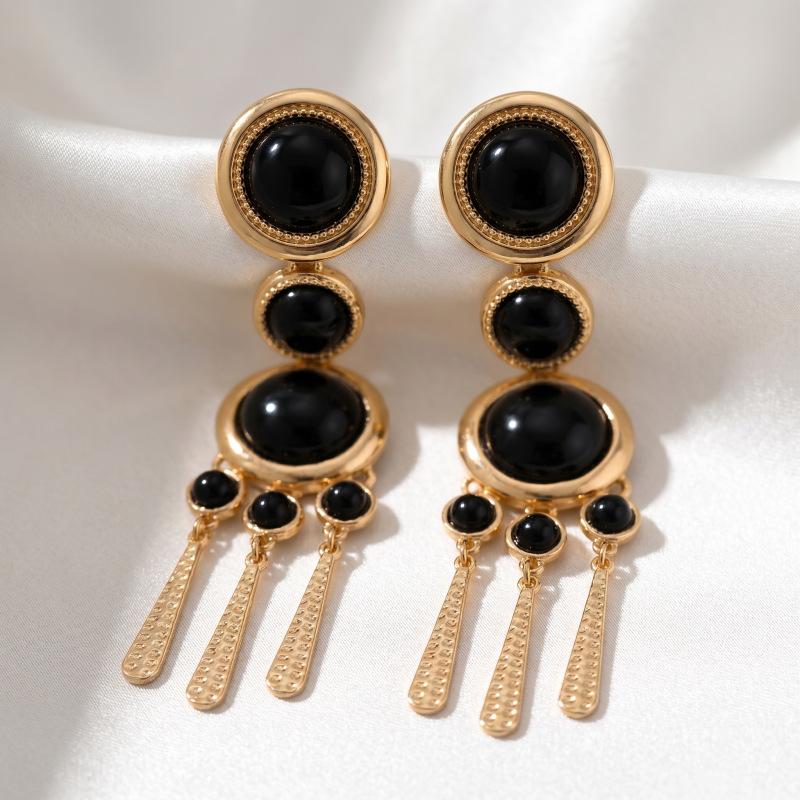Palace style black resin inlaid with hammer patterned tassel chain earrings, suitable for daily use, parties, and photo shoots