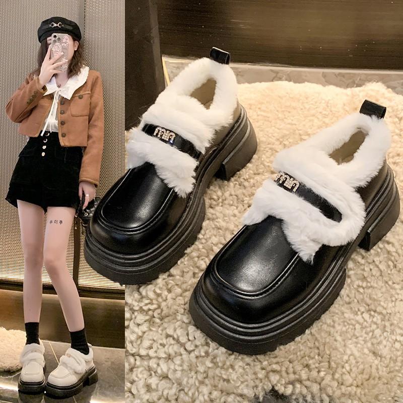 

Platform small leather shoes women s autumn and winter velvet shoes 2024 new Velcro one-pedal British style shoes 40 чорний
