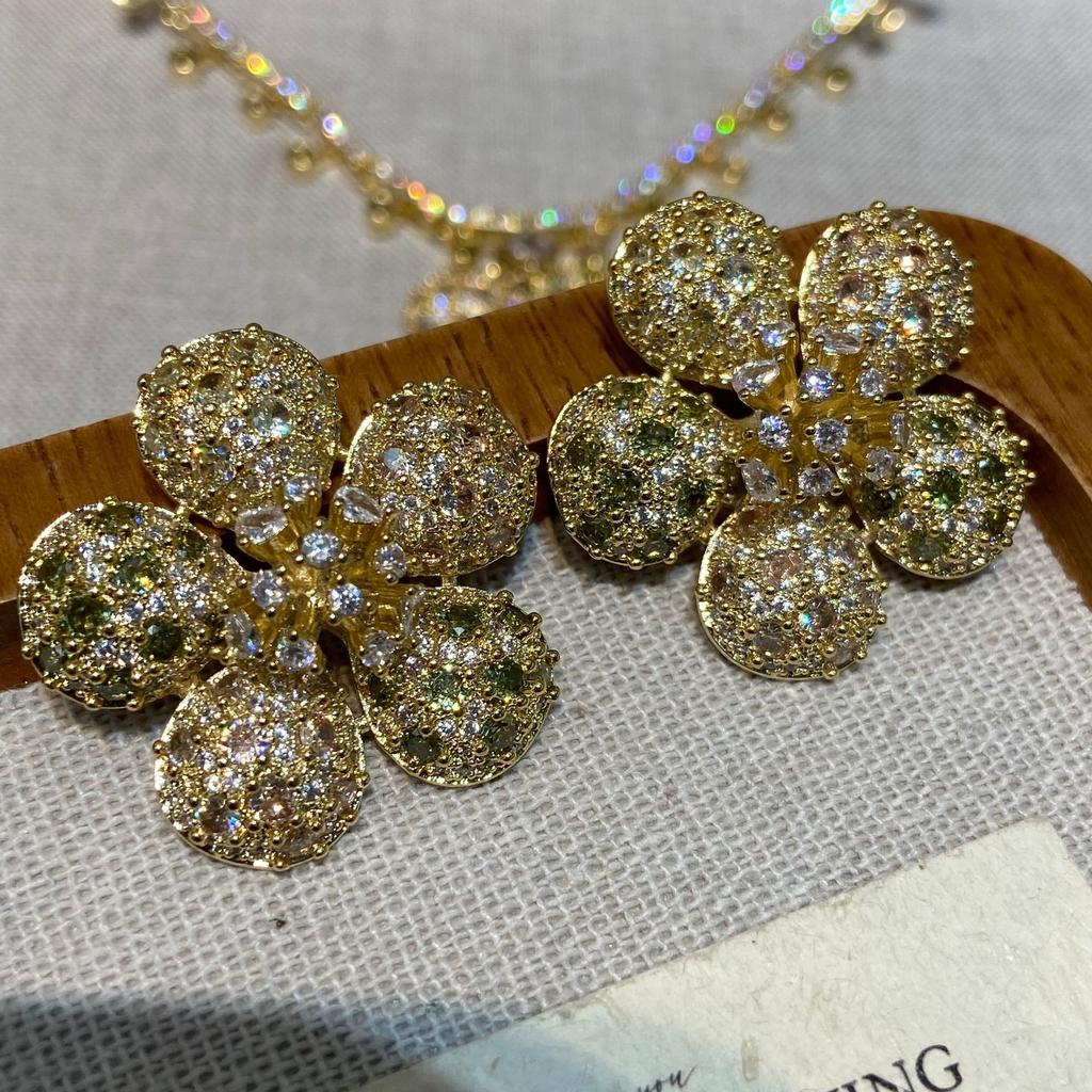 Heavy Industry Colored Treasure Flower Necklace, Gold-Plated, Exquisite High-Grade Electroplated Copper Inlaid Zircon Necklace Set.