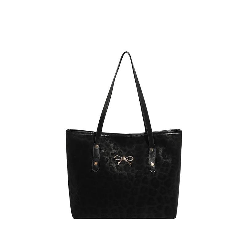 

Fashion leopard print tote bag women s autumn new commuting armpit bag large capacity shoulder bag women чёрный
