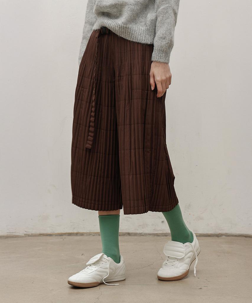 Waiowai Buckle Strap Quilted Elastic Waist Pants_Brown