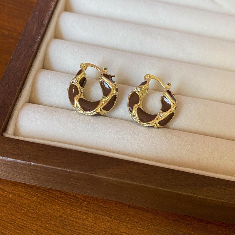 Women's Leopard Print Round Flocked Hoops: Unique Autumn/Winter European Statement Earrings for a Smaller Face Look