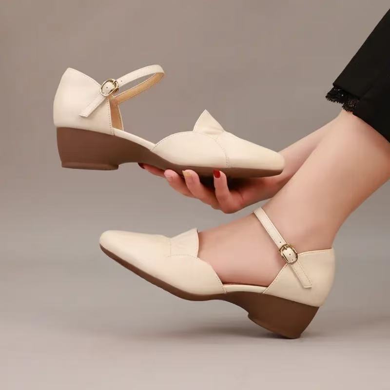 

New spring and summer pointed head with sandals soft sole soft surface fashion temperament wedge heel bag head hollow sandals 40
