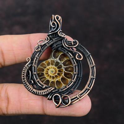 Pendentif Fossile d'Ammonite Pendentif Pierre Précieuse Enveloppé de Fil de Cuivre Fait Main Tout Neuf Pendentif Cadeau pour Anniversaire Bijou en Cuivre Pendentif de Créateur