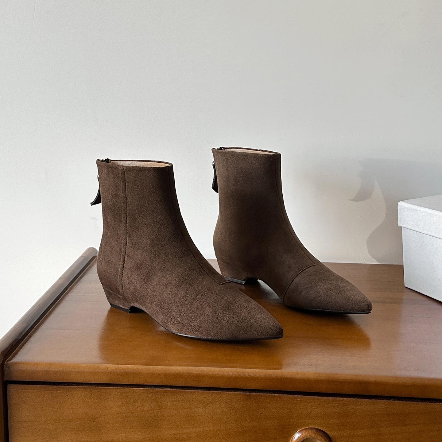 

Женские остроносые короткие ботинки 2025 новая осень и зима женская обувь на низком каблуке женские ботинки средней высоты голенища тонкие ботинки французские маленькие короткие ботинки 40