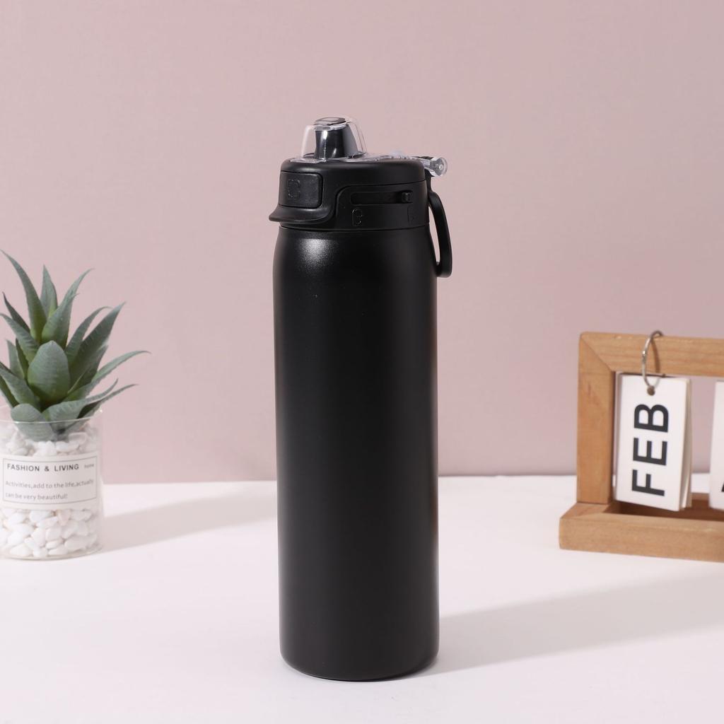 Neue tragbare isolierte Tasse aus 304 Edelstahl mit großem Fassungsvermögen und ausgezeichnetem Aussehen - perfekt für den tragbaren Sportgebrauch.