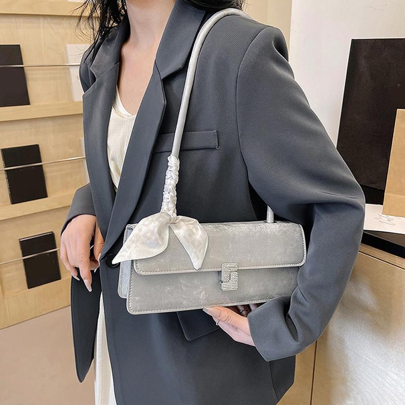 Borsa a tracolla da donna con sciarpa di seta retrò, borsa da viaggio casual, borsa a mano, borsa da donna con patta dal design minimalista