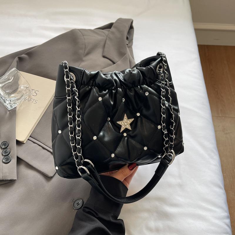 

Вместительная цепная сумка Летняя мода и ретро сумка-ведро Повседневная и стильная сумка кроссбоди чёрный