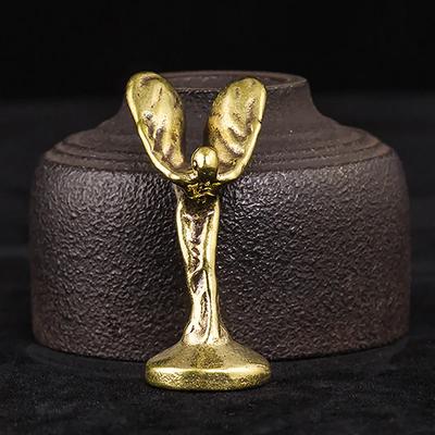 El Yapımı Bakır Kupa Heykelcik Süsler Vintage Bronz Küçük Altın Adam Heykeli Ofis Bilgisayar Masaüstü Dekorasyonu Ev Dekoru