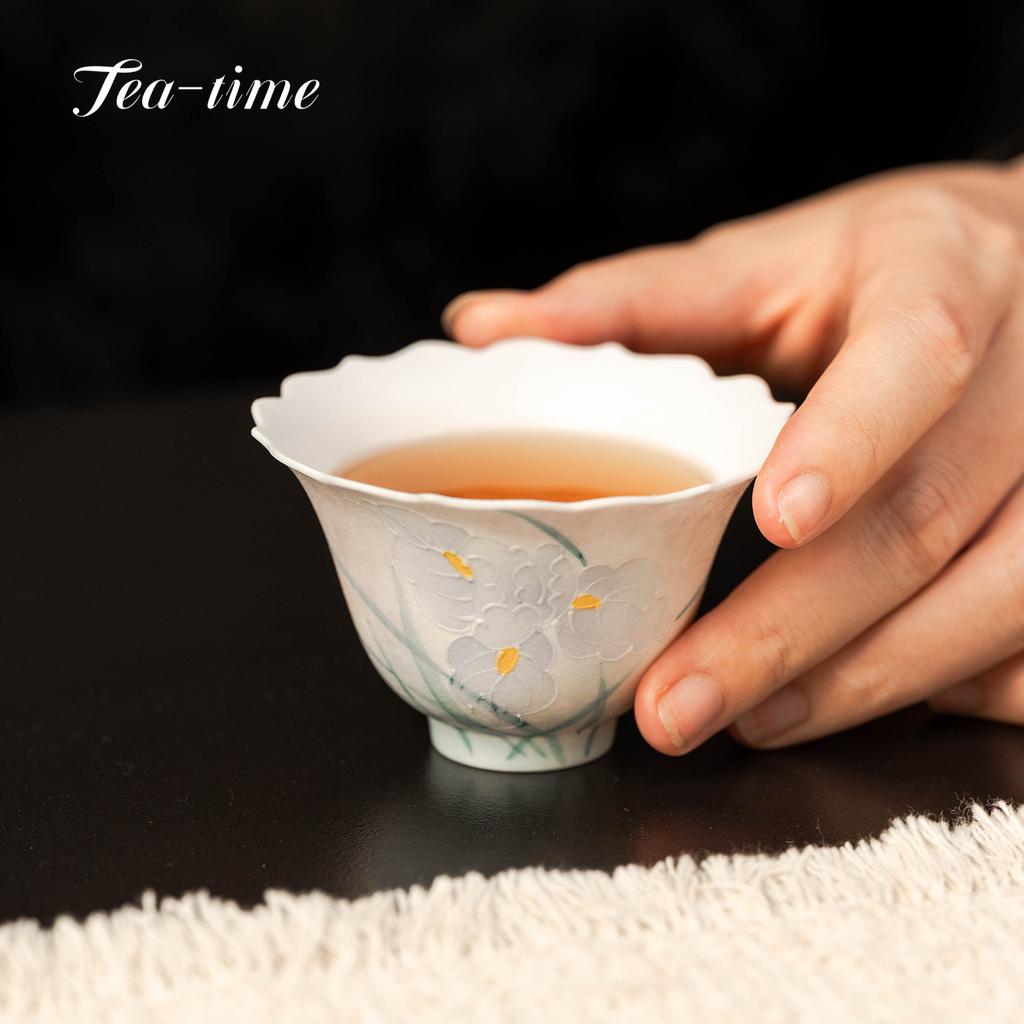 Hand-Painted Iris Tea Cup Handmade Ceramic Cups Teacups Puera Chinese Beautiful Drinking Pottery Porcelain Kung Fu Teacup Maker