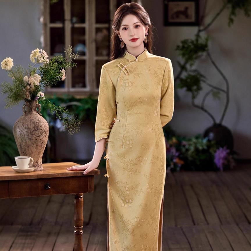 1011 autumn new cheongsam new Chinese yellow young nine-quarter sleeve cheongsam waist stand-up collar low split cheongsam
