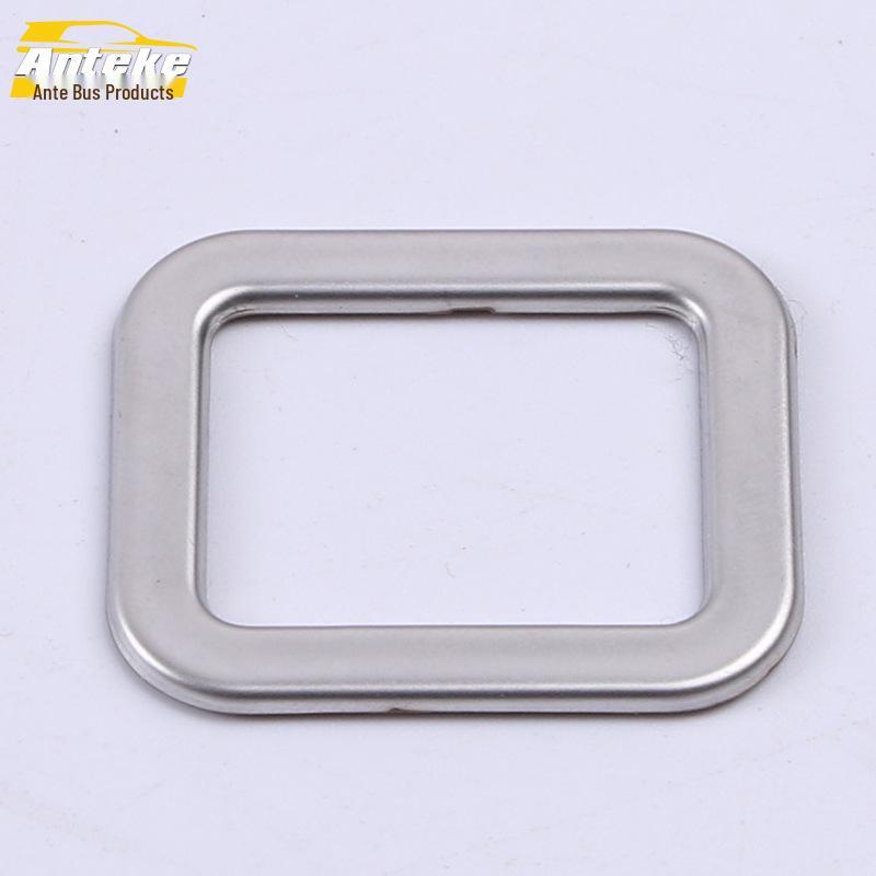 Dekorační samolepka na spínač kufru a tlačítko zadních dveří - Pasuje na 20 modelů